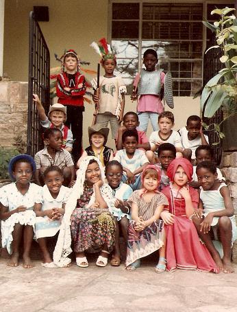 Carnaval 1985_3.jpg - 2° primaire 1984-85 Classe de Mme Duchenne